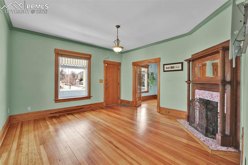 Image 13 of 48: Living Room