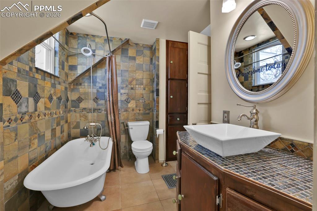 Image 31 of 48: Upstairs--full bath