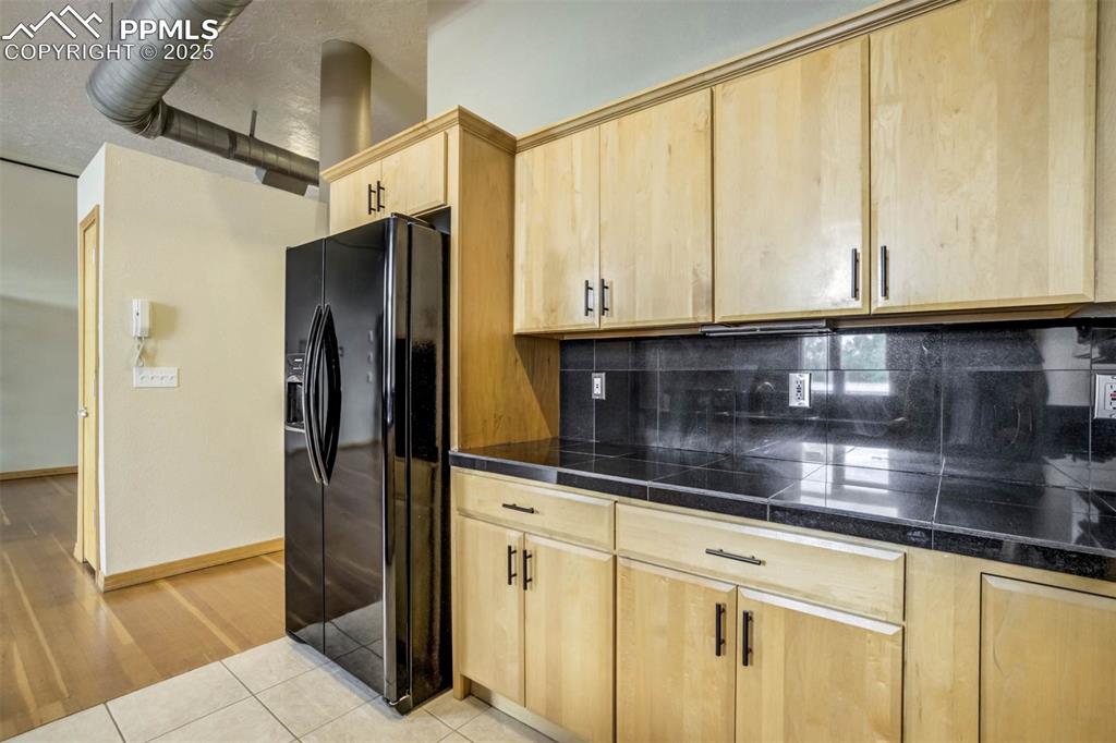 Image 20 of 43: Kitchen