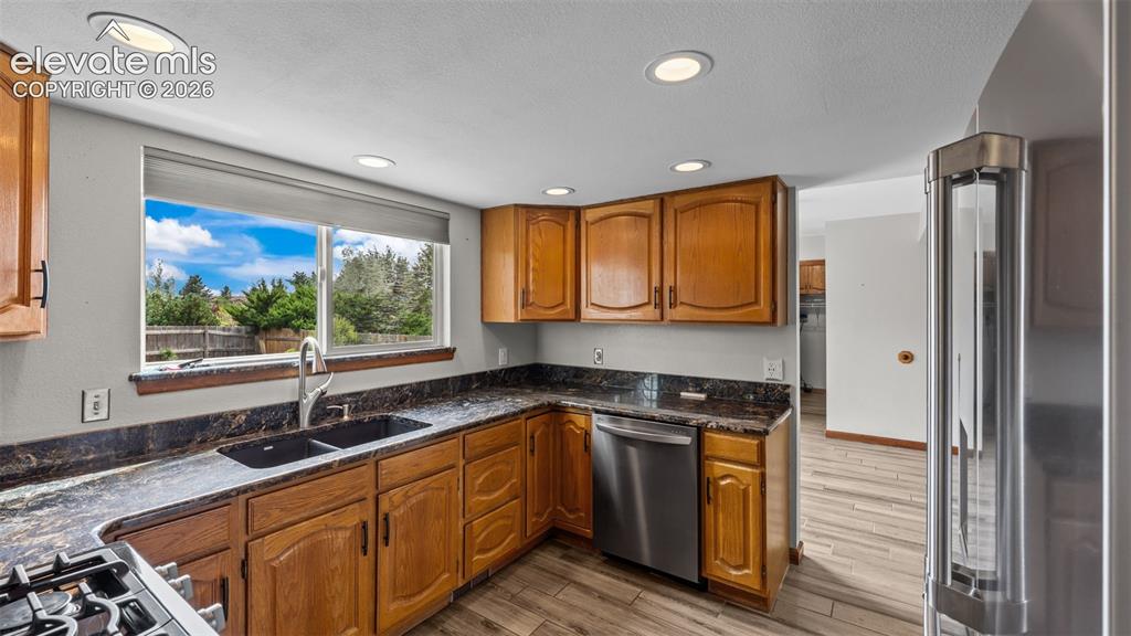 Image 10 of 41: Kitchen