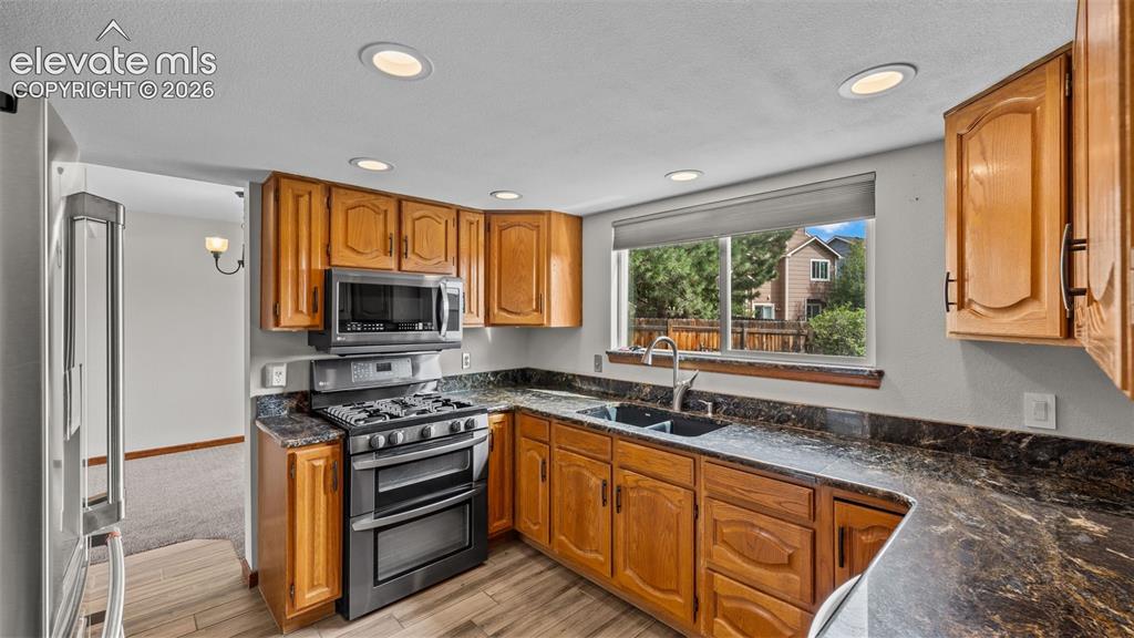 Image 11 of 41: Kitchen