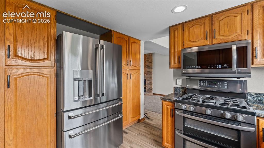 Image 12 of 41: Kitchen
