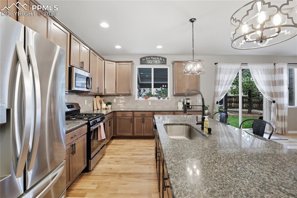 Image 11 of 49: Kitchen