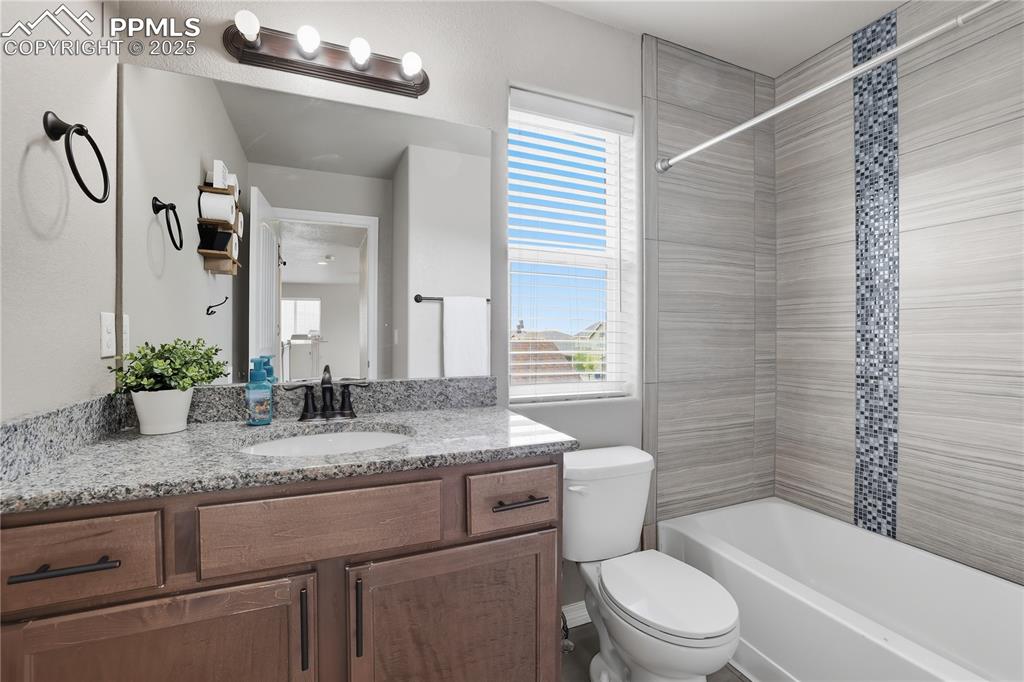 Image 24 of 49: Bathroom