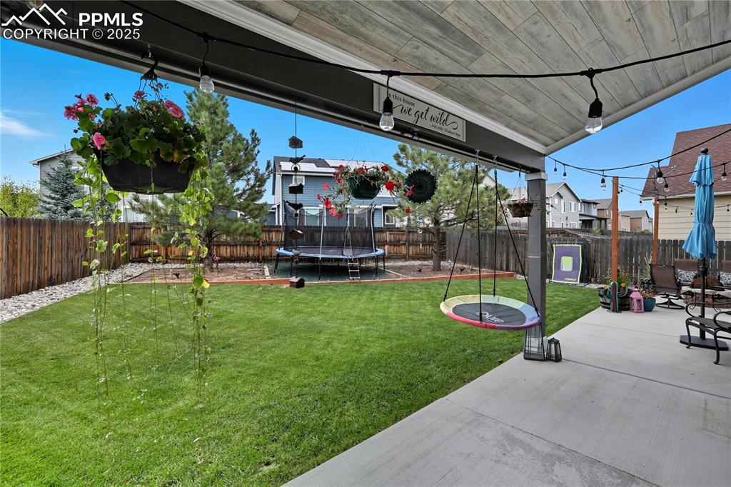 Image 41 of 49: Yard