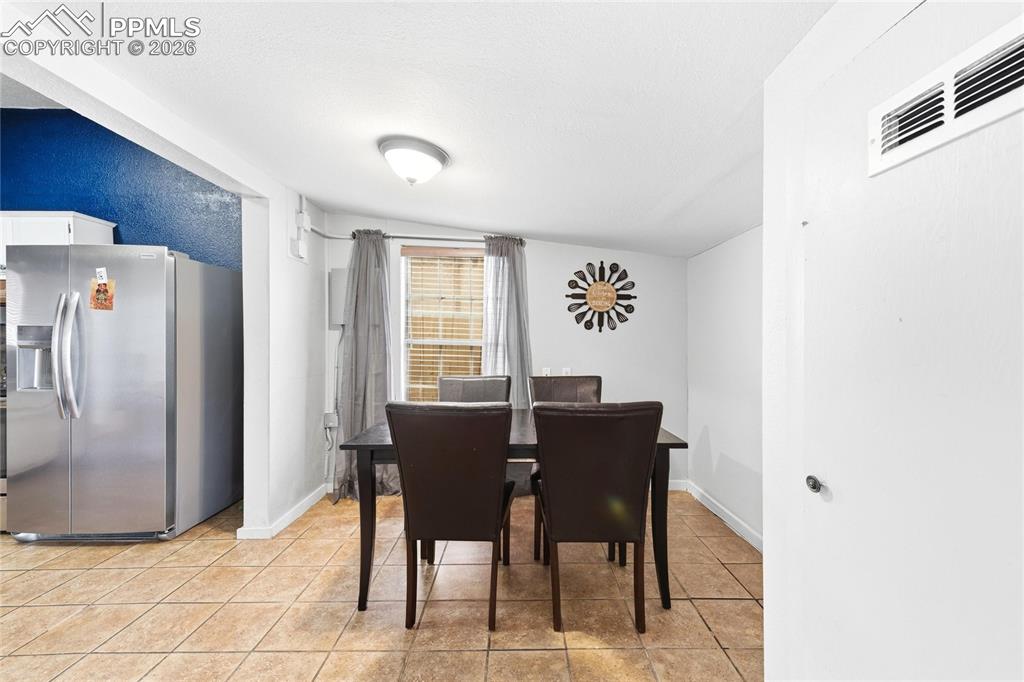 Image 11 of 33: Kitchen