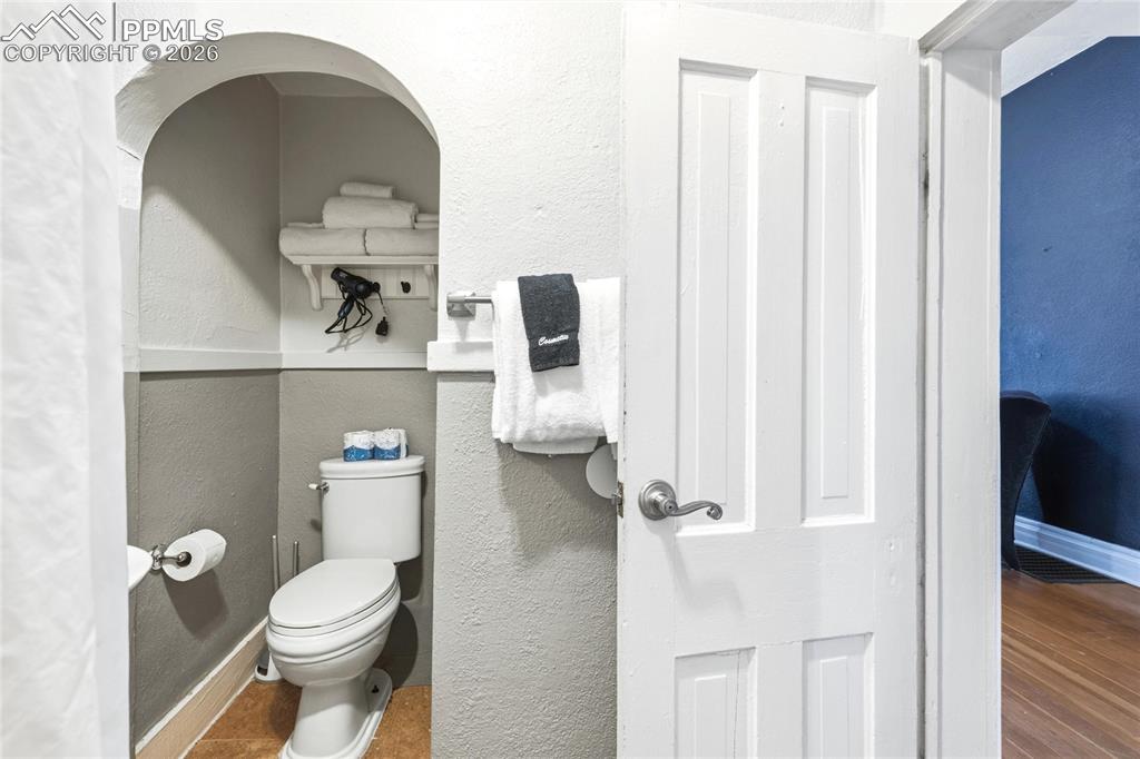 Image 17 of 33: Bedroom