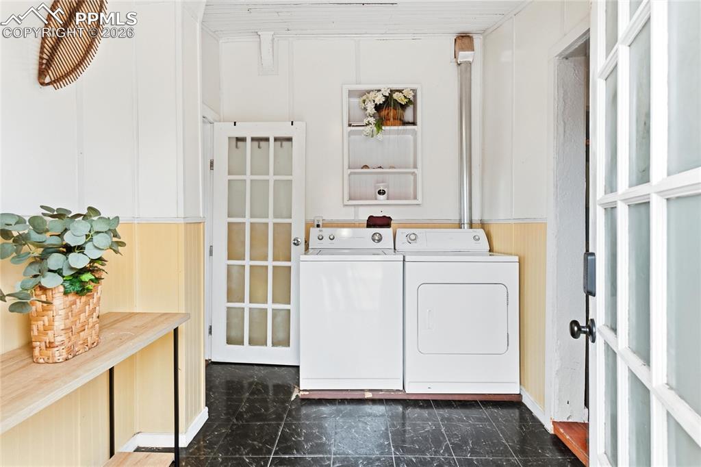 Image 22 of 33: Yard