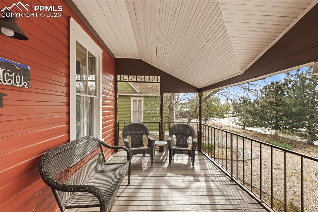 Image 3 of 33: Entry