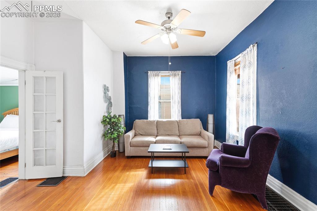 Image 6 of 33: Living Room