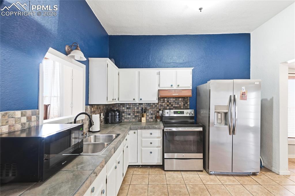 Image 8 of 33: Dining Area