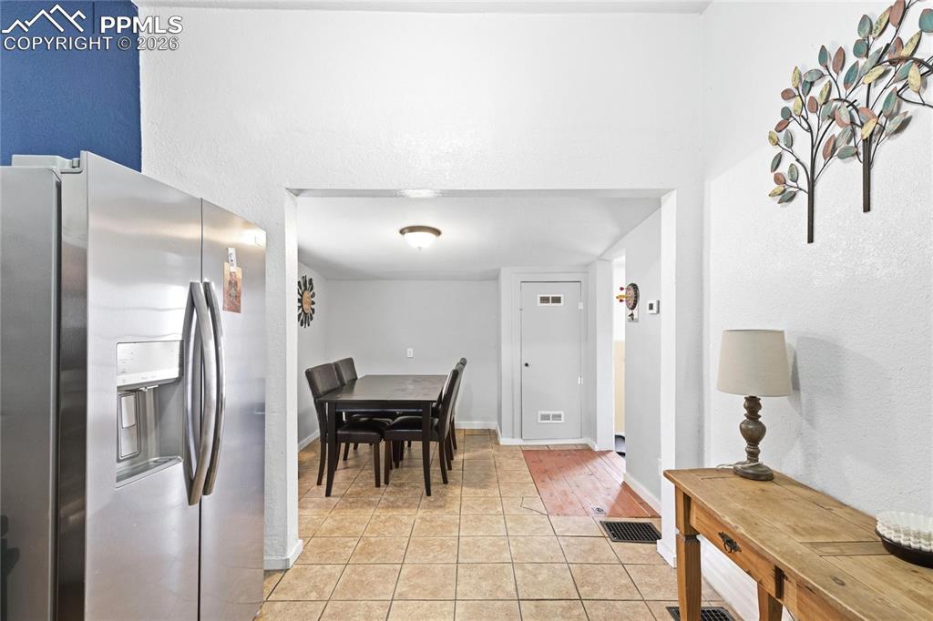 Image 9 of 33: Dining Area