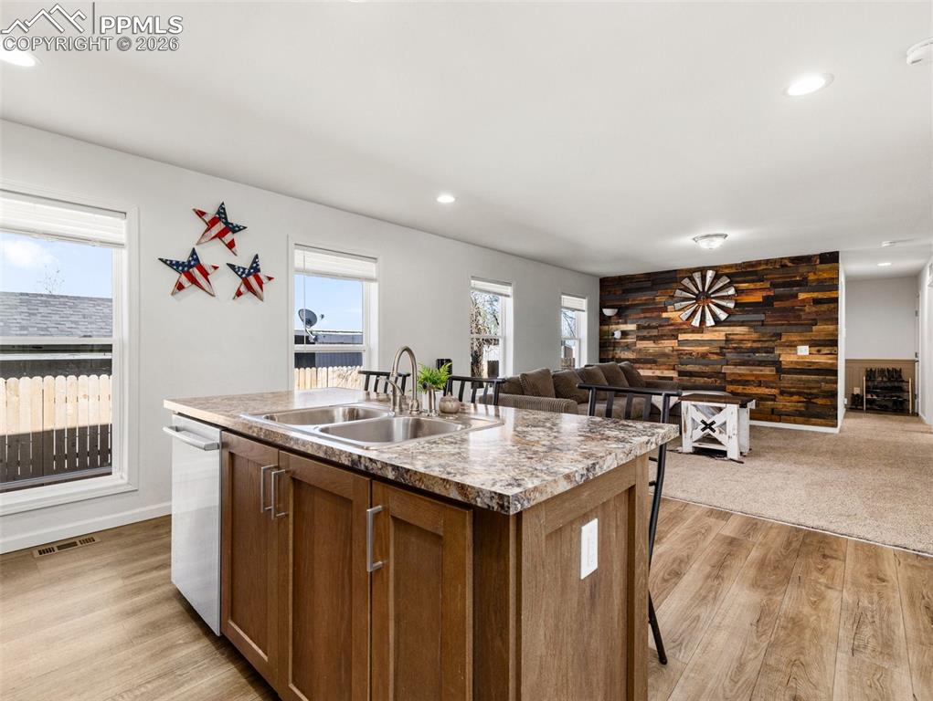 Image 12 of 25: Kitchen