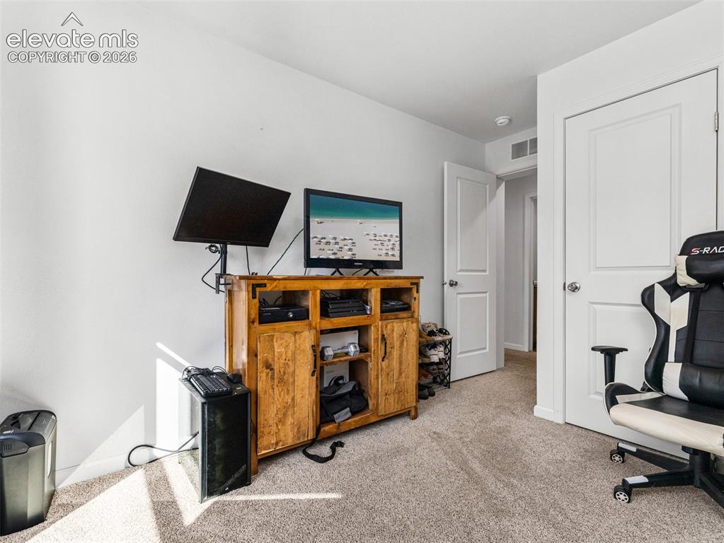 Image 16 of 27: Office
