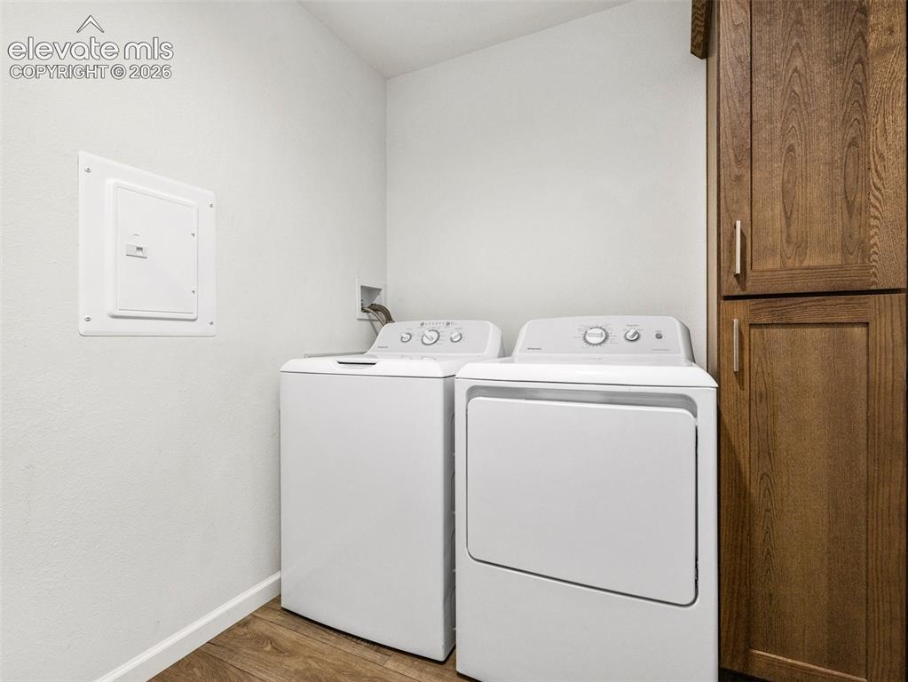 Image 18 of 27: The laundry/mud room