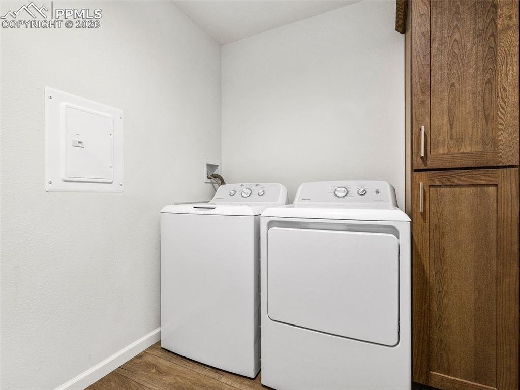 Image 21 of 25: The laundry/mud room 