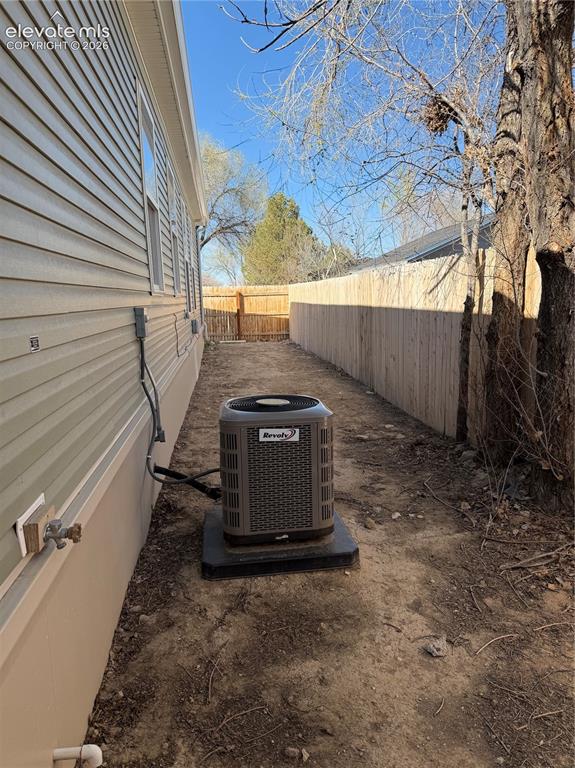 Image 27 of 27: Side yard with AC