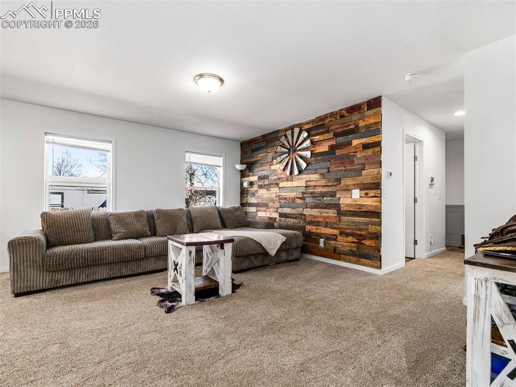 Image 9 of 25: Living Room