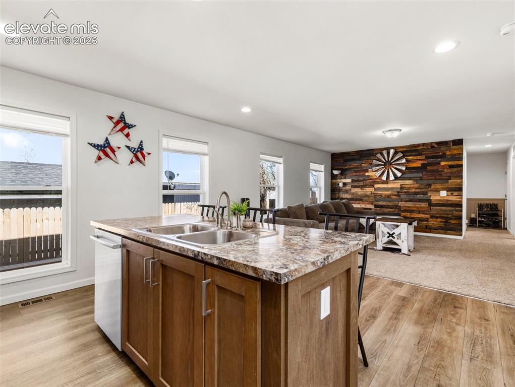 Image 9 of 27: Kitchen