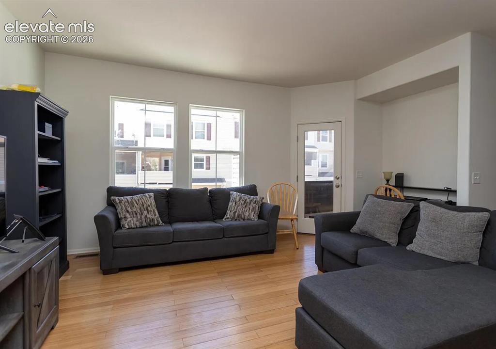 Image 3 of 10: Living Room