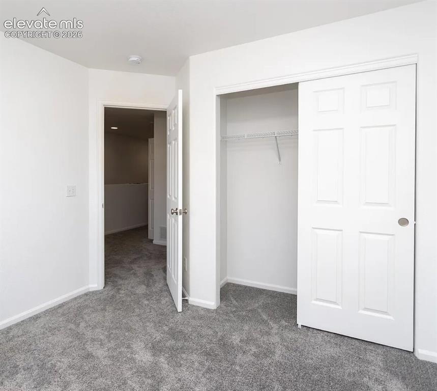 Image 4 of 10: Bedroom