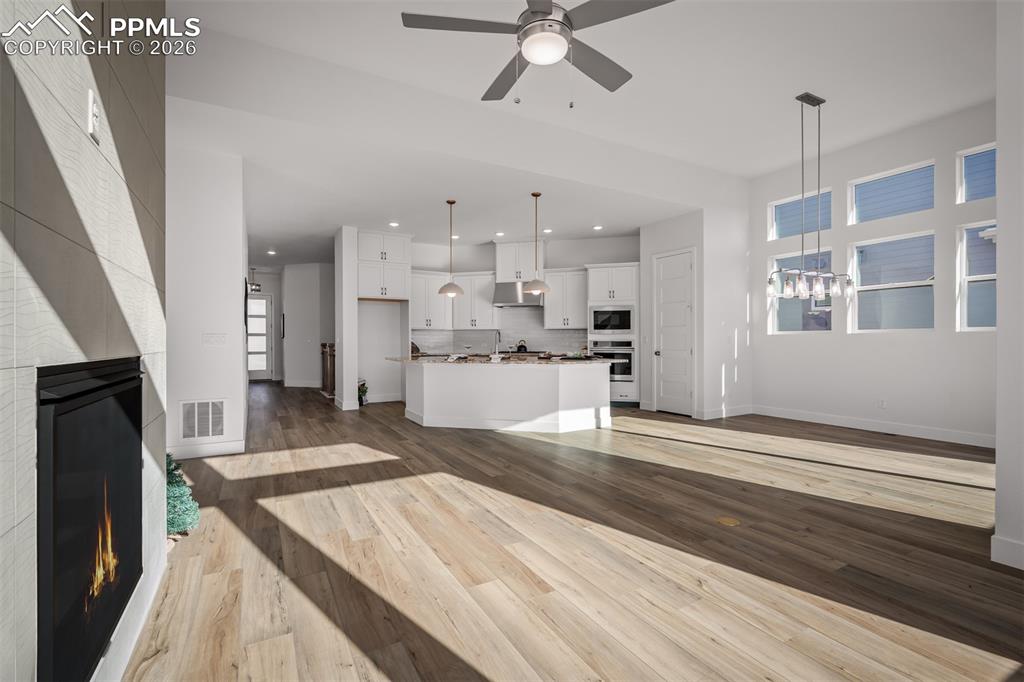 Image 13 of 43: Living Room