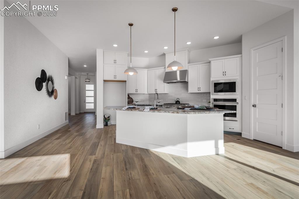 Image 14 of 43: Kitchen