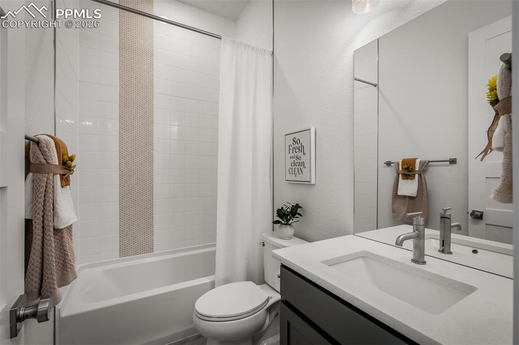 Image 31 of 43: Bathroom