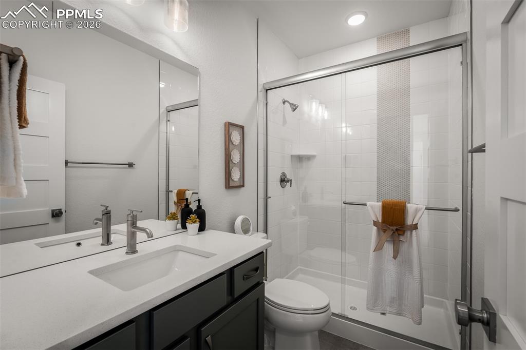 Image 38 of 43: Bathroom