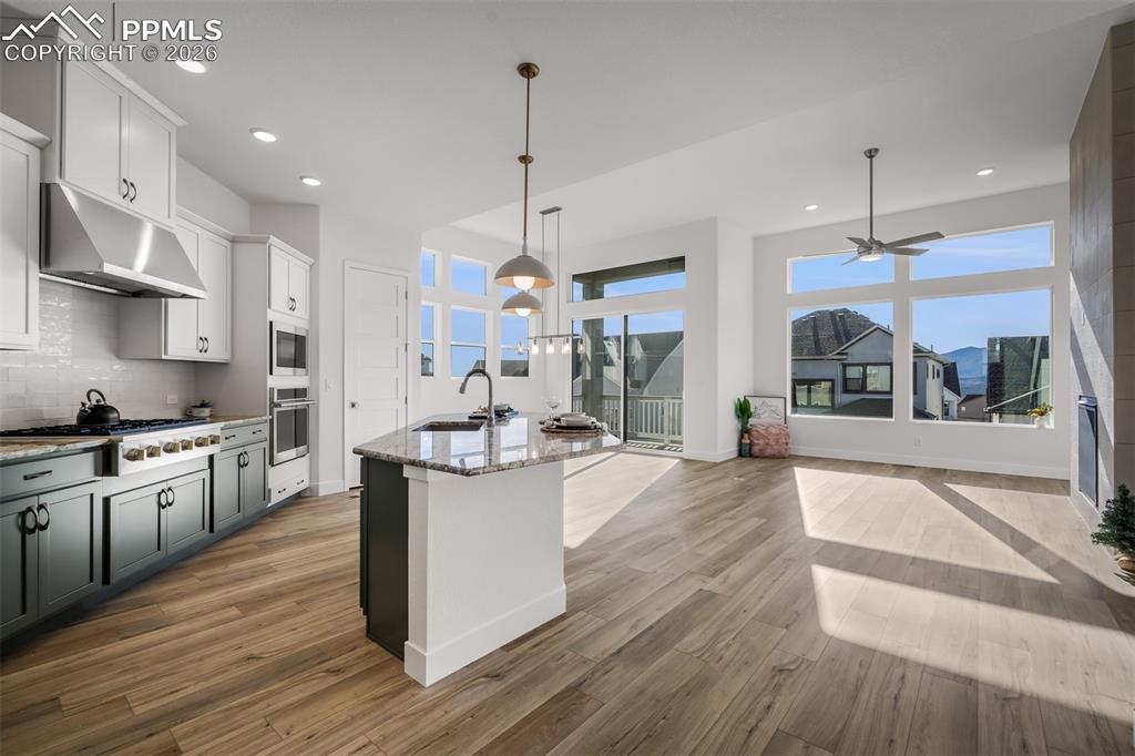 Image 5 of 43: Kitchen