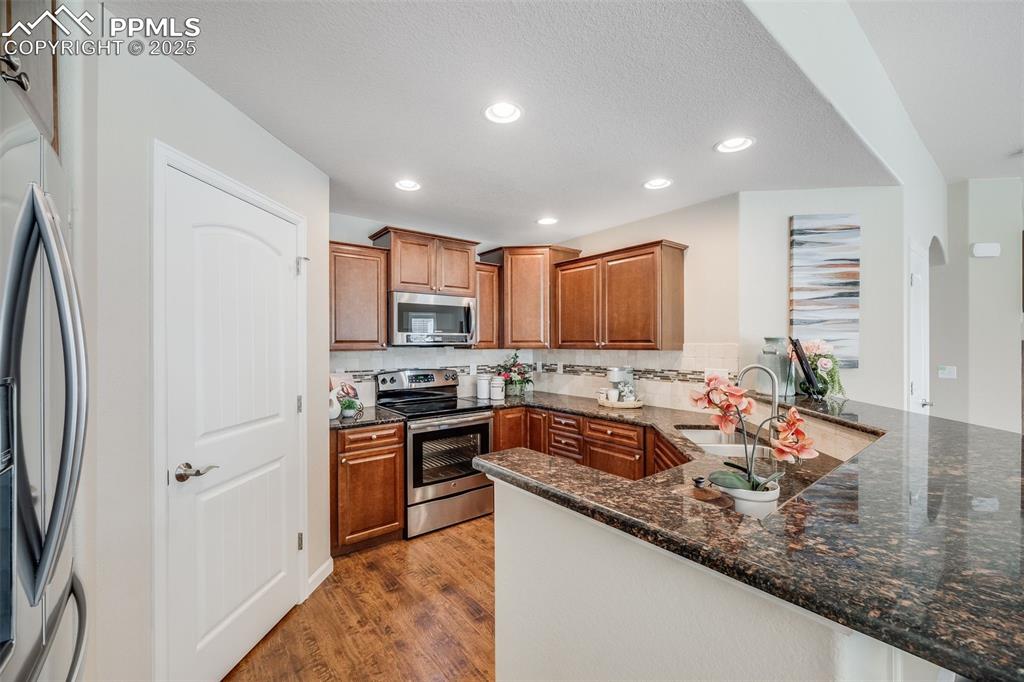 Image 11 of 44: Kitchen