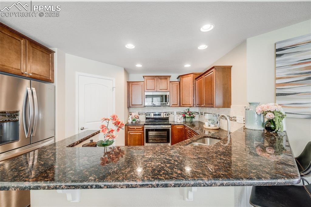 Image 12 of 44: Kitchen