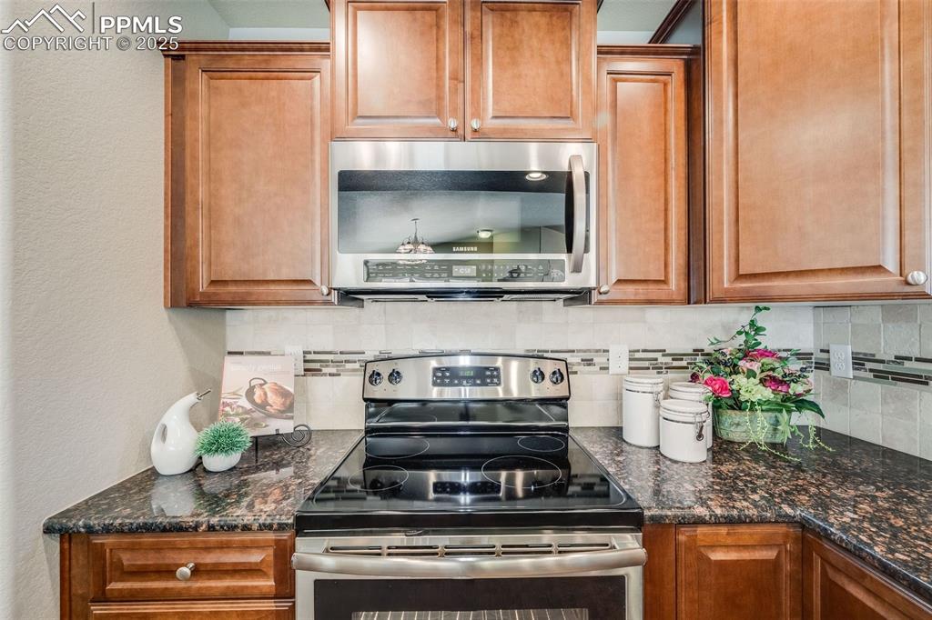 Image 13 of 44: Kitchen