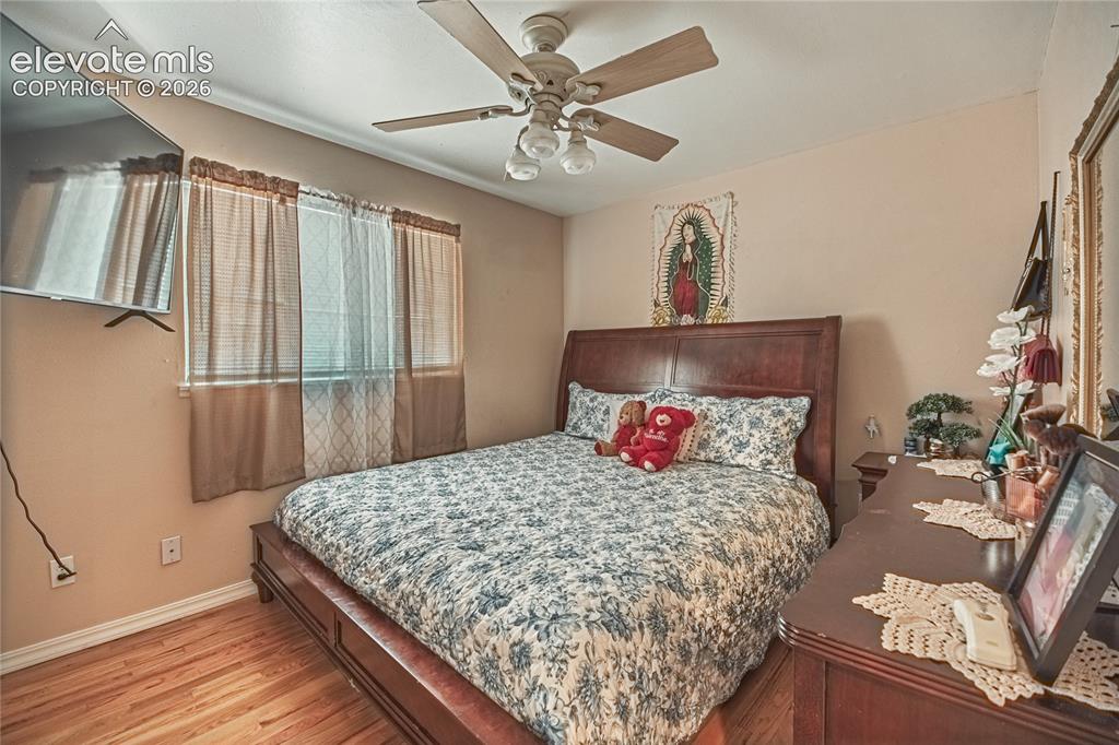 Image 10 of 21: Bedroom
