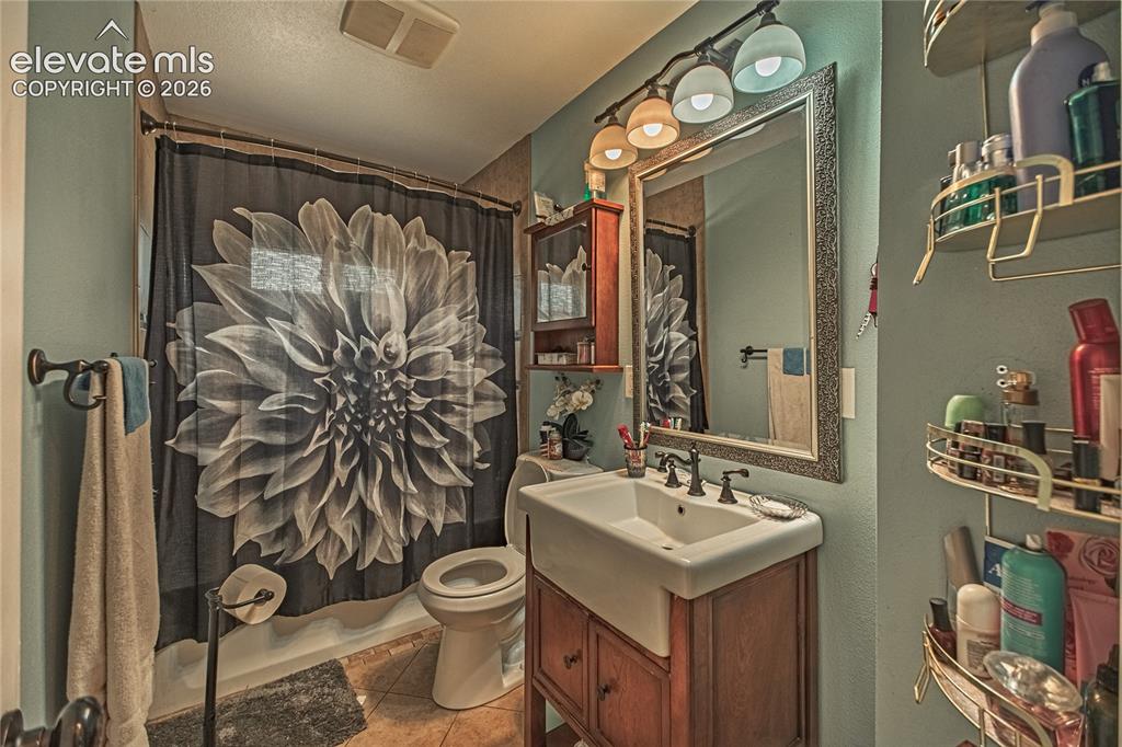 Image 12 of 21: Bathroom