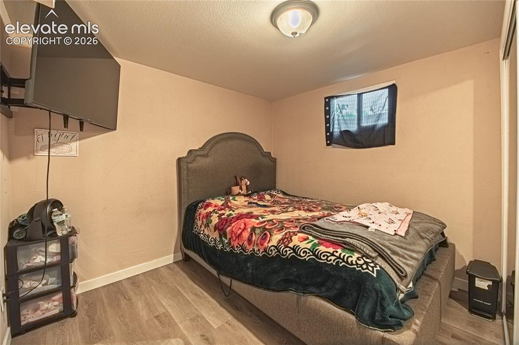 Image 14 of 21: Bedroom