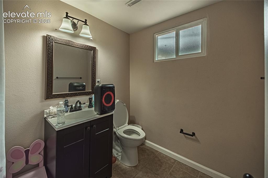 Image 16 of 21: Bathroom
