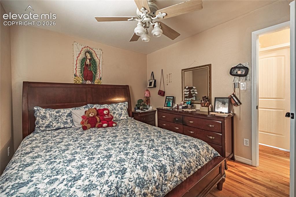 Image 9 of 21: Bedroom