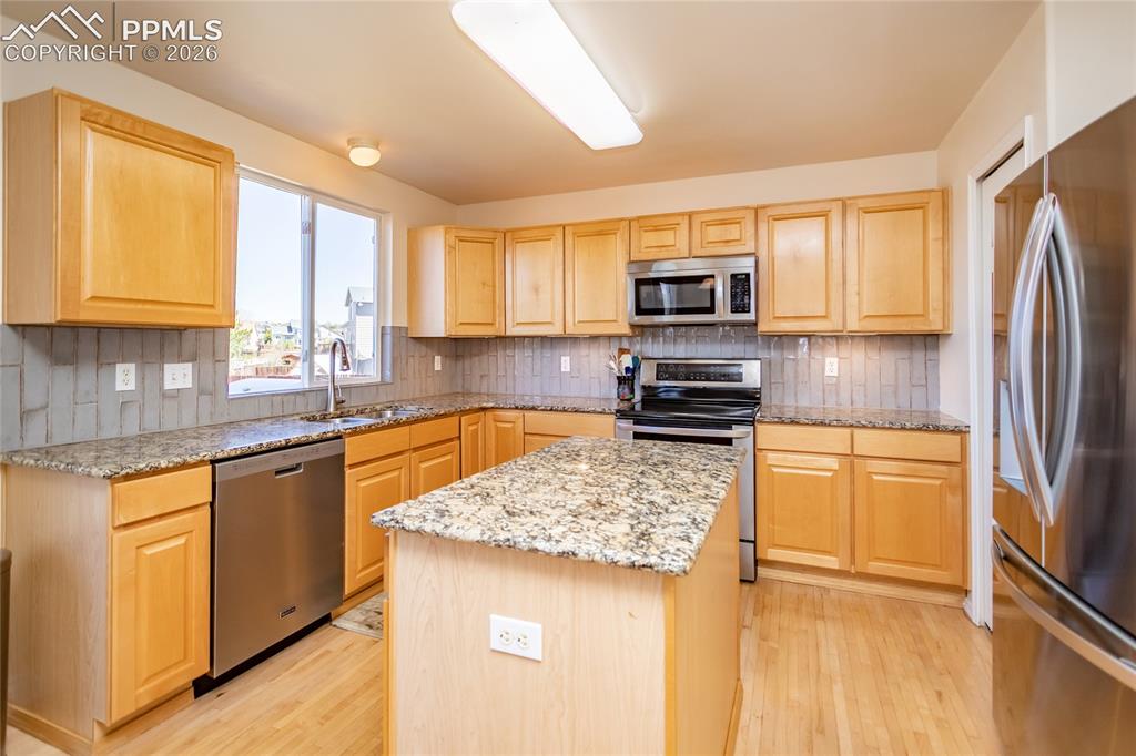 Image 11 of 48: Kitchen