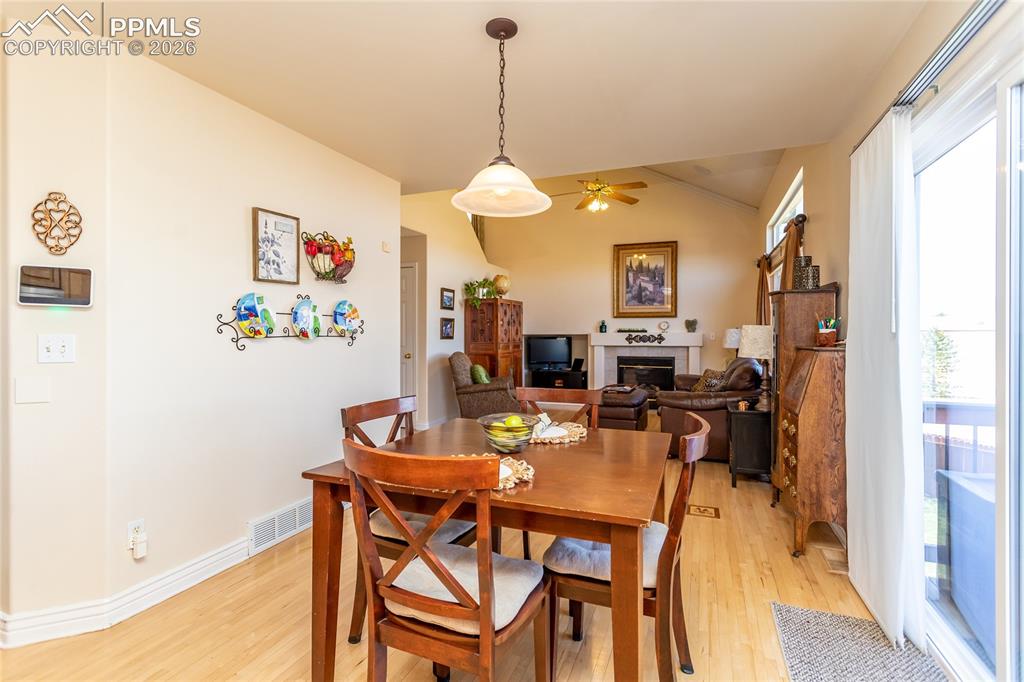 Image 14 of 48: Dining Area
