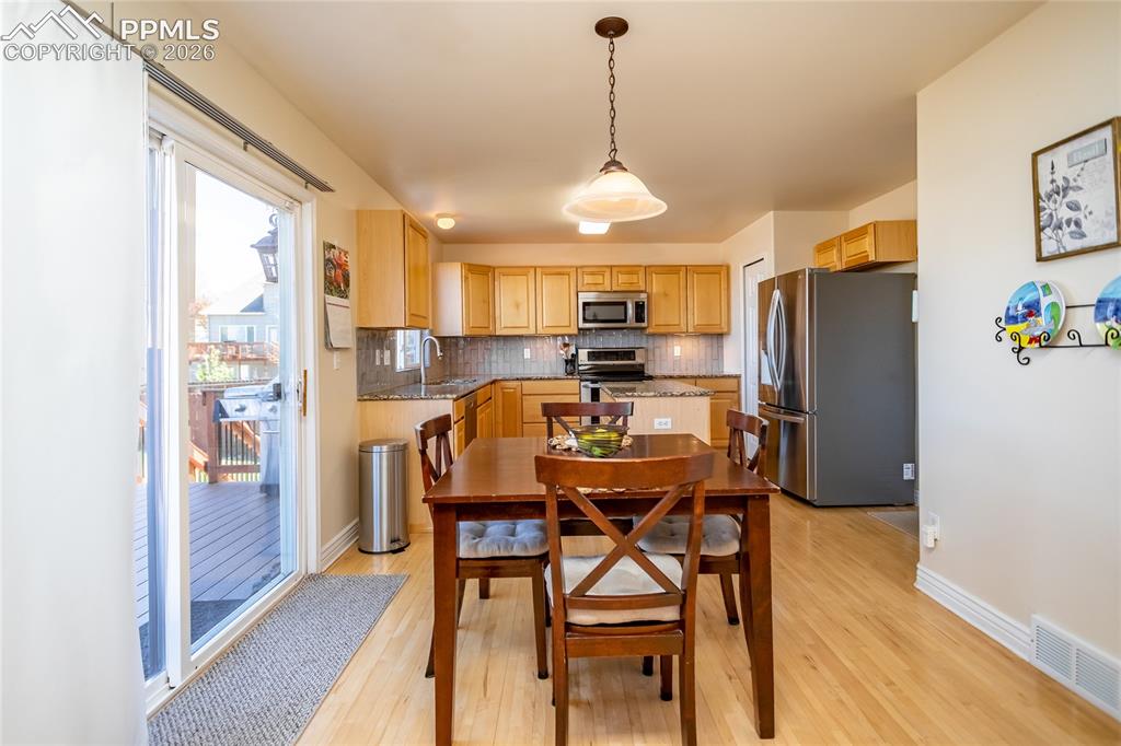 Image 15 of 48: Dining Area