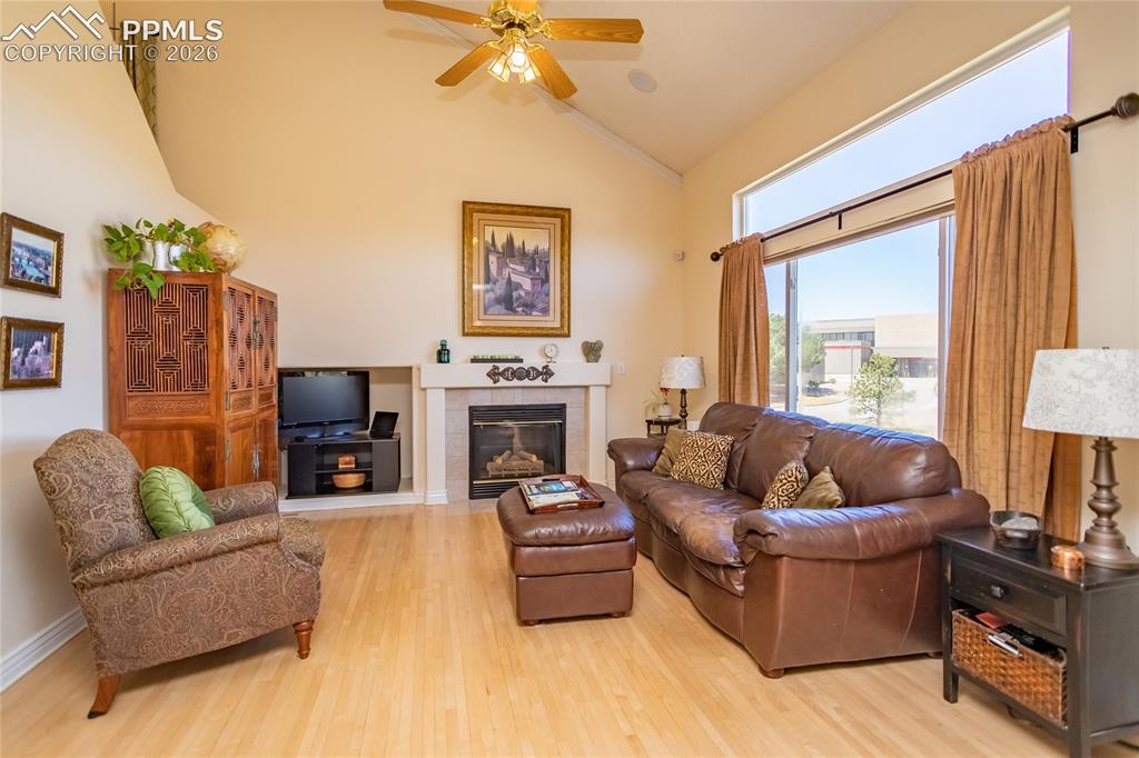 Image 18 of 48: Living Room