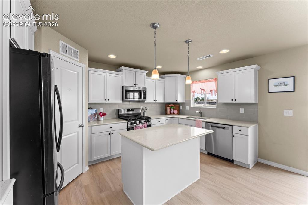 Image 12 of 26: Kitchen