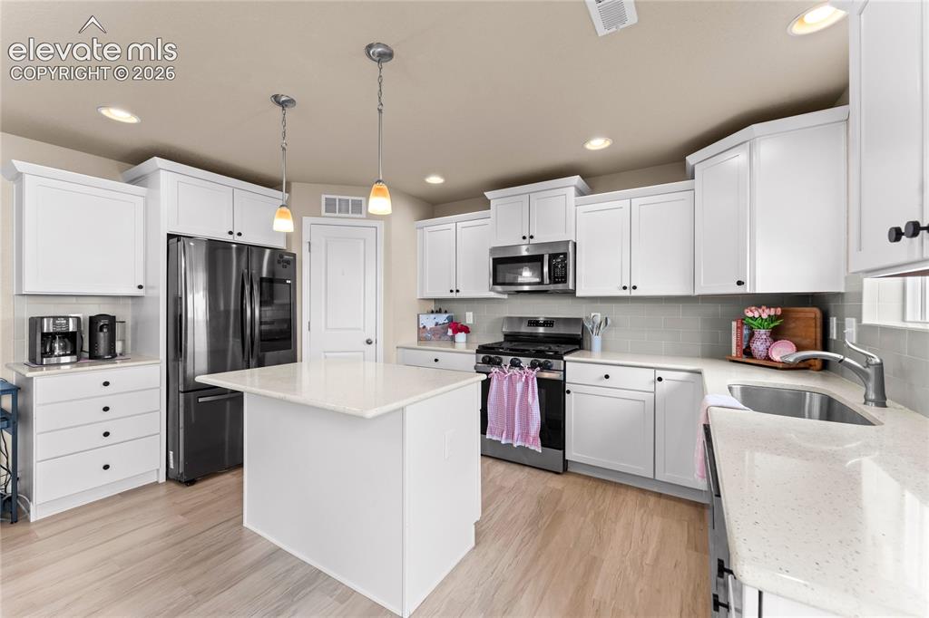 Image 13 of 26: Kitchen