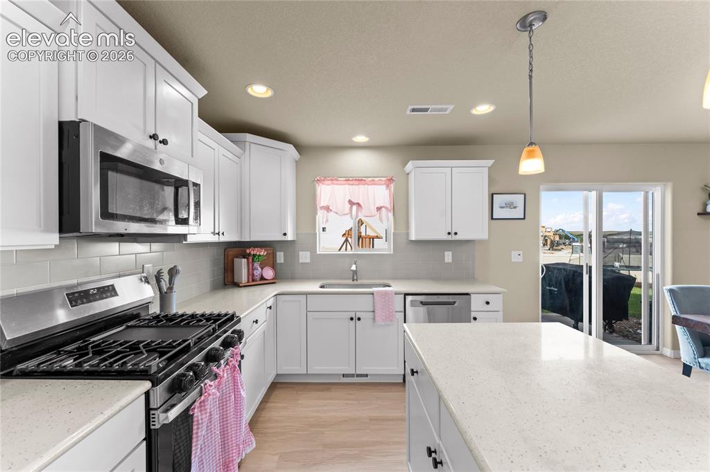 Image 14 of 26: Kitchen