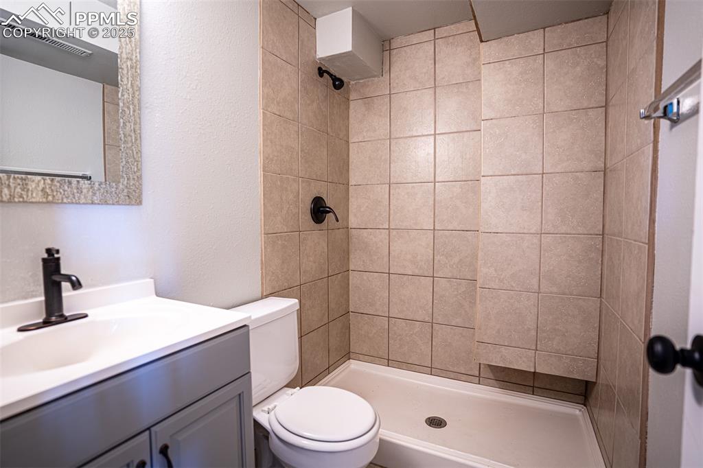 Image 17 of 22: Bathroom