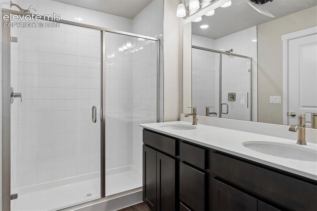 Image 11 of 22: Bathroom