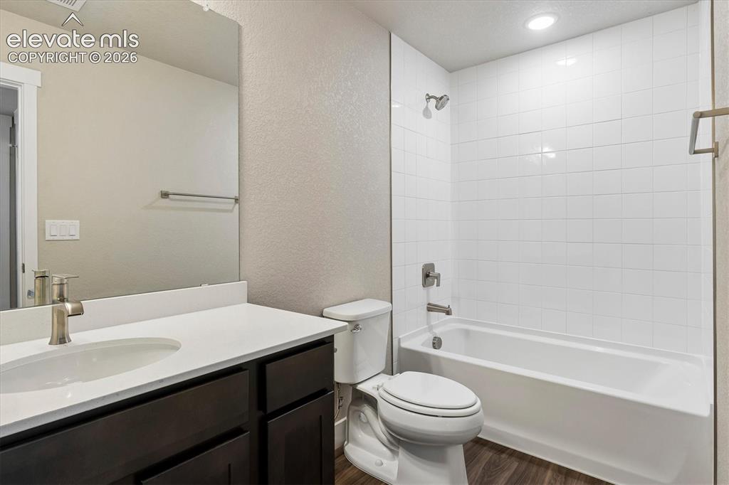 Image 17 of 22: Bathroom