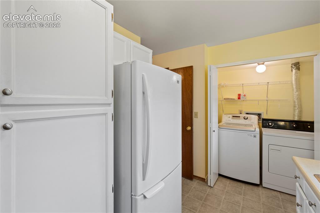 Image 17 of 49: Kitchen