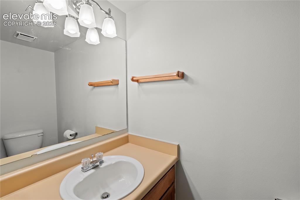 Image 19 of 49: Bathroom